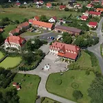 Zespol Palacowo-parkowy Badzow 3*