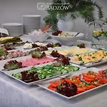 Zespol Palacowo-parkowy Badzow 宾馆 3*