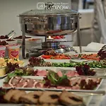 Zespol Palacowo-parkowy Badzow 3*