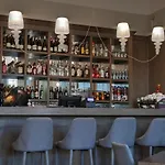 Zespol Palacowo-parkowy Badzow 宾馆 3*
