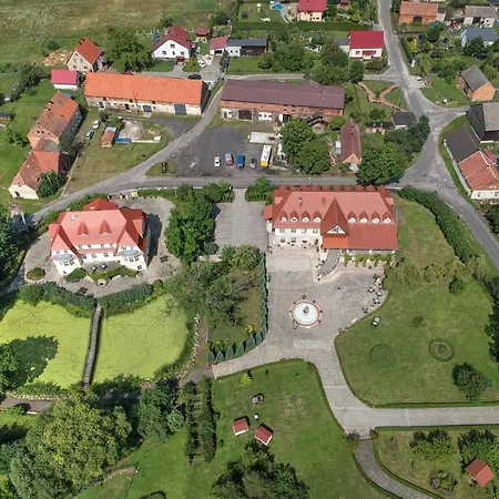 Zespol Palacowo-parkowy Badzow Polkowice