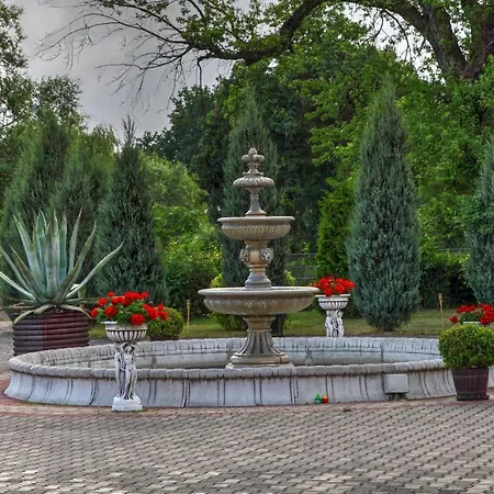 Penzion Zespol Palacowo-parkowy Badzow