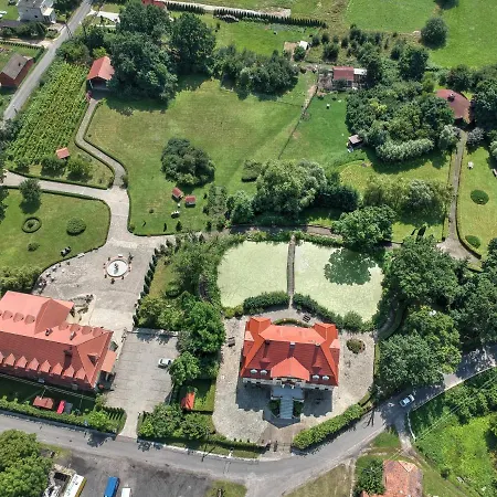 Zespol Palacowo-parkowy Badzow 3*