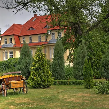 Zespol Palacowo-parkowy Badzow Penzion Polkowice