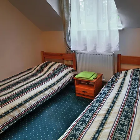 Zespol Palacowo-parkowy Badzow Penzion