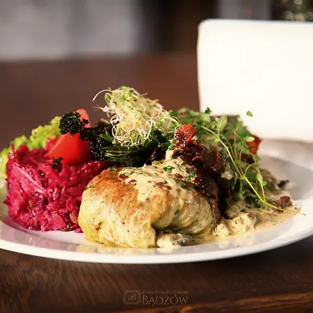 Zespol Palacowo-parkowy Badzow 3*