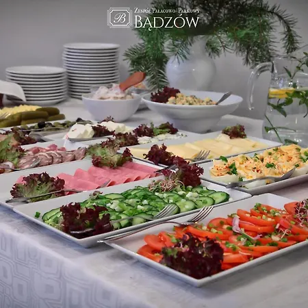 Zespol Palacowo-parkowy Badzow Penzion 3*
