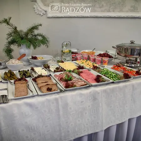 Penzion Zespol Palacowo-parkowy Badzow