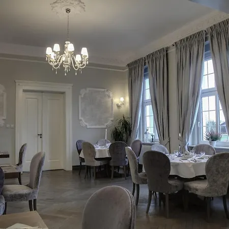 Zespol Palacowo-parkowy Badzow Penzion Polkowice