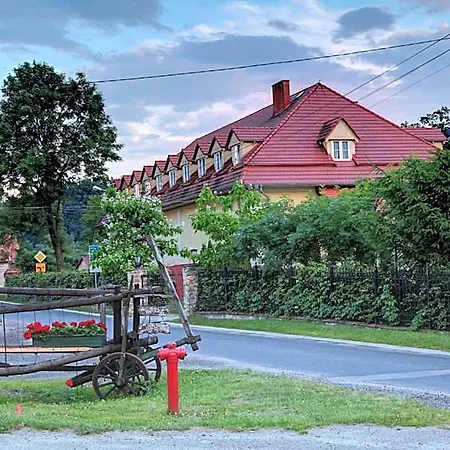 Zespol Palacowo-parkowy Badzow 3*