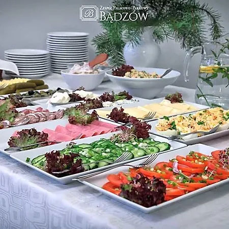 Zespol Palacowo-parkowy Badzow 3*