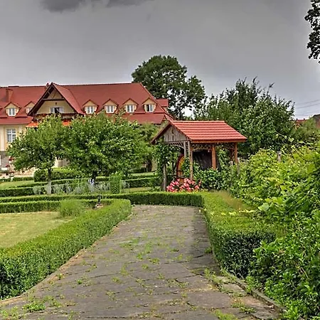Zespol Palacowo-parkowy Badzow 3*