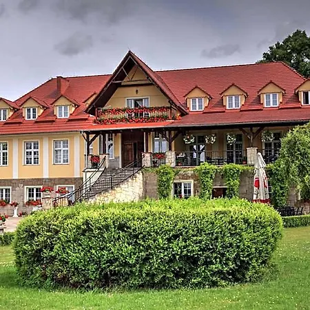 Zespol Palacowo-parkowy Badzow 3* 폴코비체