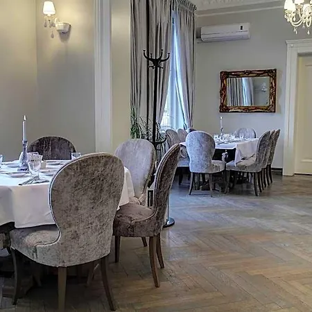 Zespol Palacowo-parkowy Badzow 3*
