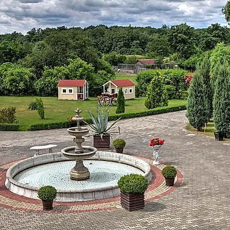 Zespol Palacowo-parkowy Badzow