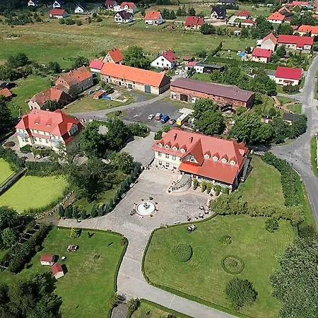Zespol Palacowo-parkowy Badzow 3*