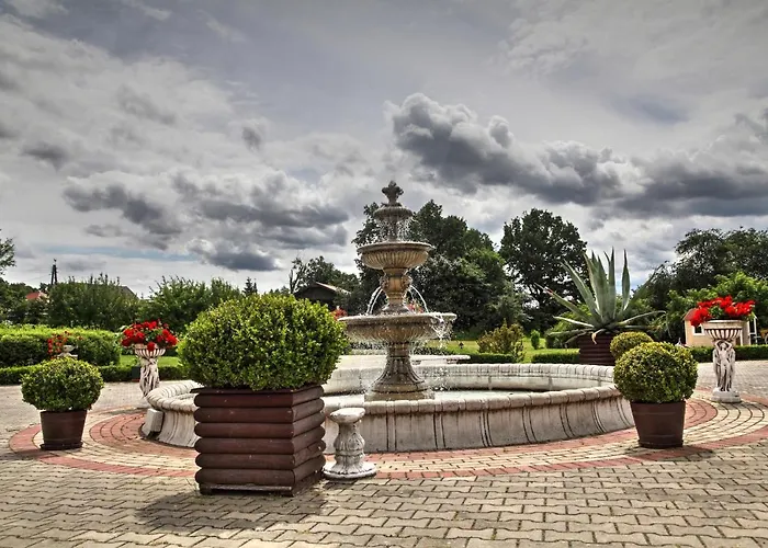 Zespol Palacowo-parkowy Badzow 3* Polkowice