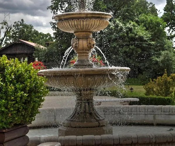 Zespol Palacowo-parkowy Badzow Herberg 3*