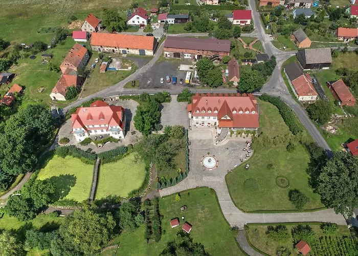 Zespol Palacowo-parkowy Badzow Polkowice