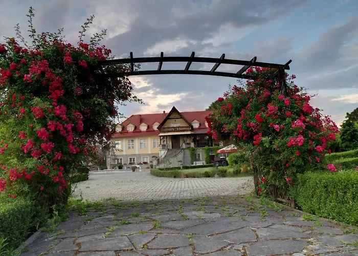 Zespol Palacowo-parkowy Badzow