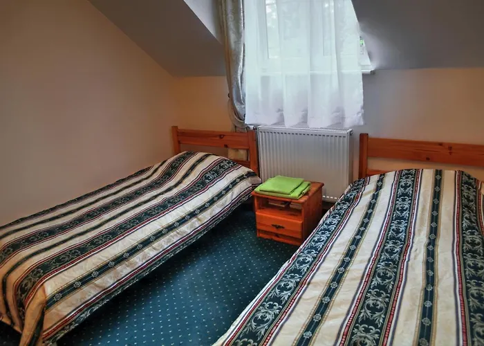 Zespol Palacowo-parkowy Badzow Herberg