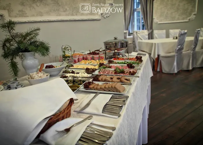 Zespol Palacowo-parkowy Badzow 3*
