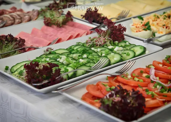 Zespol Palacowo-parkowy Badzow Herberg