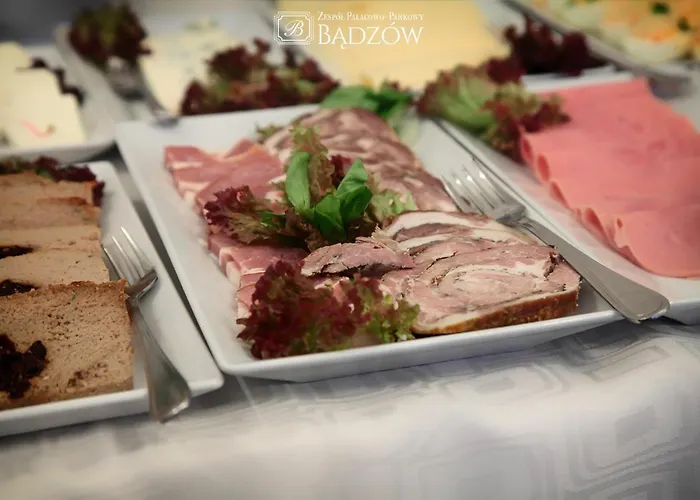 Zespol Palacowo-parkowy Badzow 3*