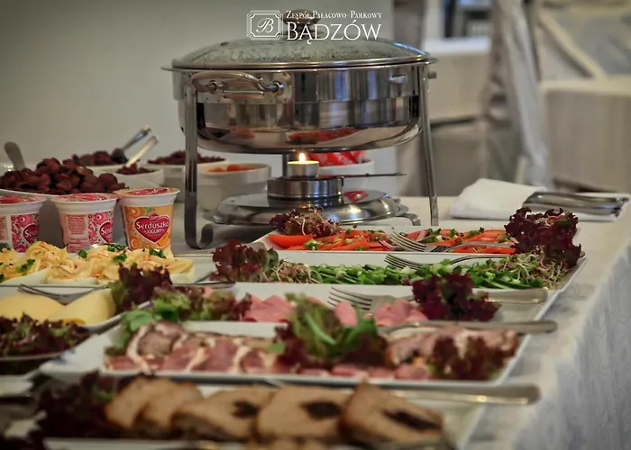 Zespol Palacowo-parkowy Badzow 3*